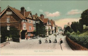 PC UNITED KINGDOM, HIGH STREET, LYNDHURST, Vintage Postcard (b32076)