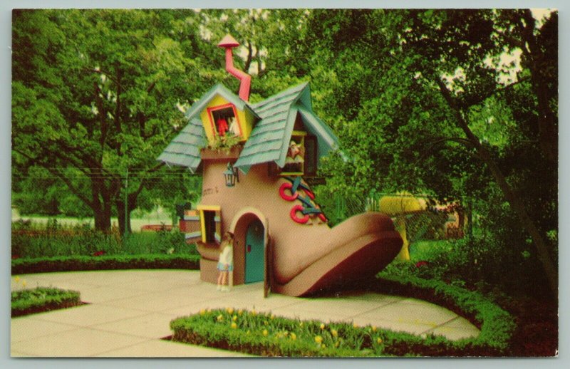 Oakland California~Children's Fairyland~Old Woman Peeks from Shoe~Kids Play~'50s 