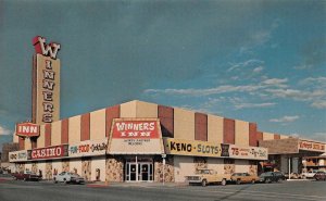 WINNEMUCCA NEVADA JOE MACKIE'S WINNERS INN CASINO POSTCARD (1960s)