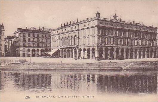 France Bayonne L'Hotel de Ville et le Theatre