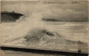 CPA BIARRITZ Une Vague a la cote des Barques (411618)