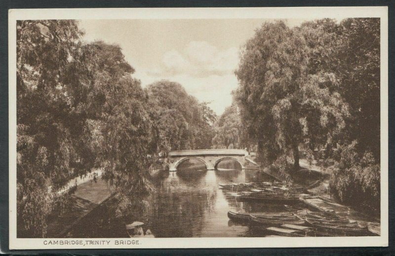 Cambridgeshire Postcard - Cambridge, Trinity Bridge  T9567