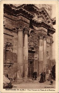 CPA MARTIGUES Porte Principale de l'Eglise de la Madeleine (1259583)