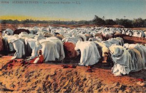 A616 Algeria Scenes et Types Grande Priere Grand Prayer Ethnic postcard