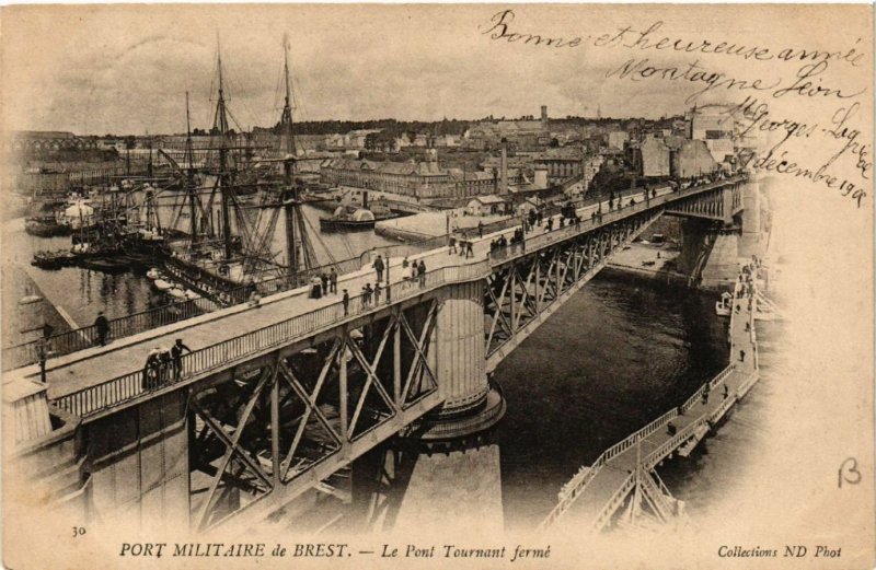 CPA Port Militaire de BREST - Le Pont Tournant ferme (650338)