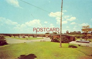 VALI-HO MOTEL on U.S. 83 WESLACO, TX Bonnie & Neill Cummings, Owners