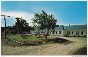 Dreamland Motel, 1 Mile East of Pembroke, Ontario, Canada, 40-60s