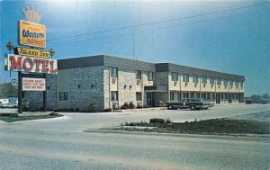 Grand Island Nebraska~Island Inn Motel~Woody Car Parked~1970s Postcard