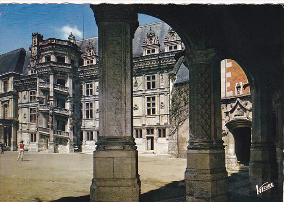 France Blois Cour d'honneur du Chateau L'aile