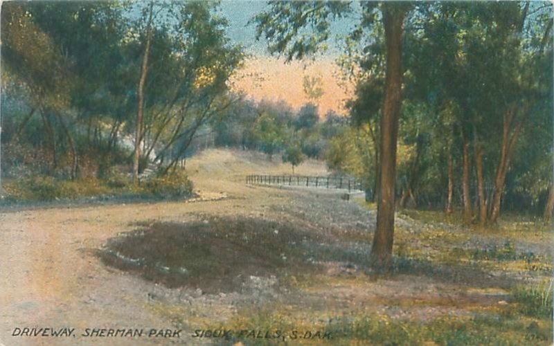 Sioux Falls  SD Driveway,  Sherman Park Litho Postcard Unused