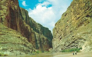 USA West Texas Shear Walls of Santa Elena Canyon Vintage Postcard 07.27