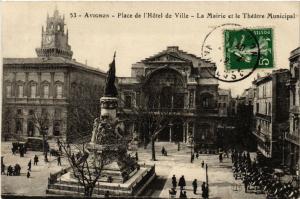 CPA AVIGNON - Place de l'Hotelde Ville - La Marie et le Théatre (511412)