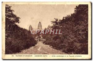 Postcard Ancient Ruins of Angkor Vath & # 39Angkor Allee leading to the easte...