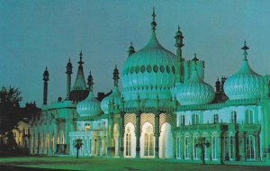 BRIGHTON, THE ROYAL PAVILION BY NIGHT, Sussex - Vintage POSTCARD