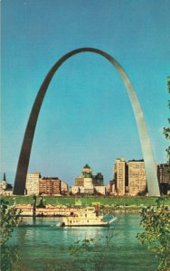USA Chicago Gateway Arch St. Louis Waterfront Vintage Postcard 07.28