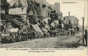 CPA Guerre Militaire PÉRONNE une rue dynamitée (808402)