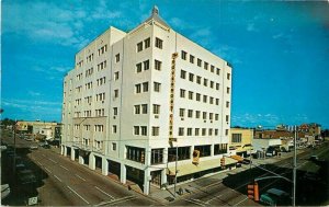 Fort Lauderdale Florida Governor's Club Hotel Schwarm roadside Postcard 21-11427