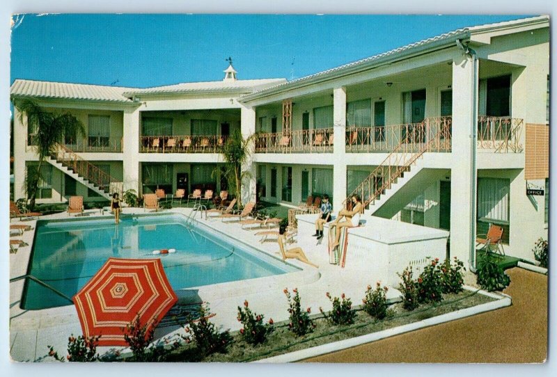 c1959 Clearwater Florida Postcard New Yorker Motel Hamden Drive South Beach Pool