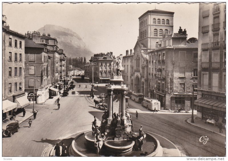 RP; GRENOBLE, Place Notre-Dame, Dans le fond Saint-Eynard, Isere, France, 30-50s