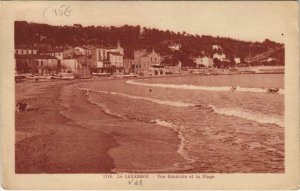 CPA LE LAVANDOU Vue Generale et la Plage (1111769)