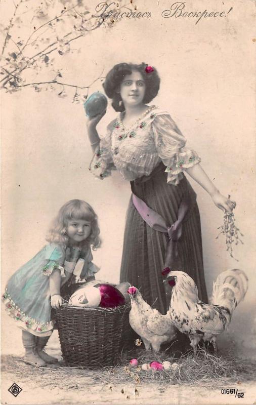 BG20266  woman with egg and a child   easter ostern