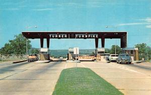 OK, Oklahoma    50's CARS in the TURNER TURNPIKE     Chrome Postcard