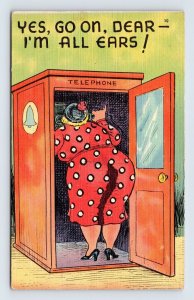 Risque Comic Woman With Big Butt is all Ears UNP Linen Postcard I17