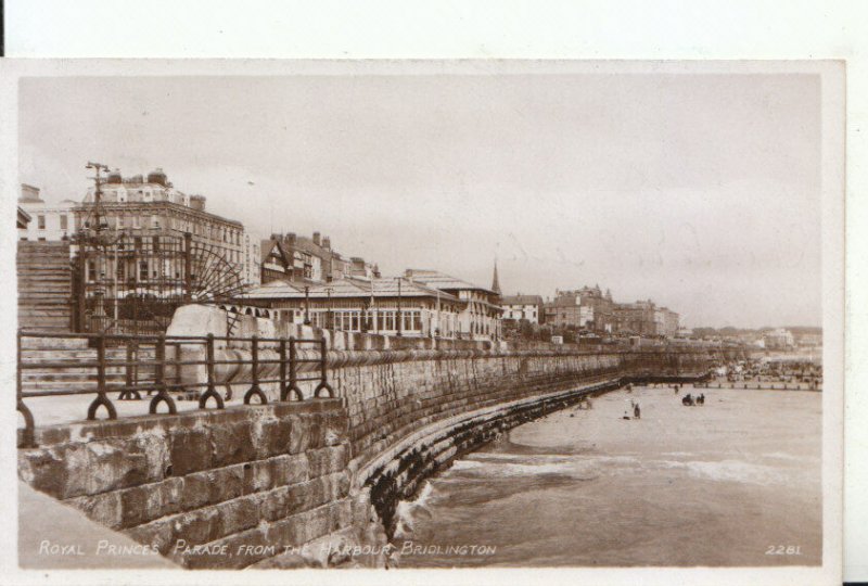 Yorkshire Postcard - Royal Princes Parade from Harbour, Bridlington - Ref 18331A