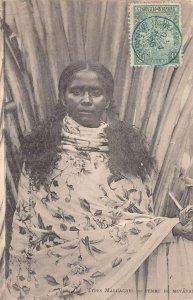 MALGACHES NATIVE WOMAN MADAGASCAR TO FRANCE STAMP POSTCARD 1906