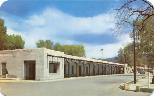PALACE OF THE GOVERNORS Santa Fe, New Mexico Bob Petley 1950s Vintage Postcard