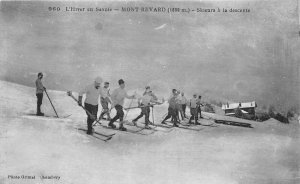 lot290 l hiver en savoie  mont revard skieurs a la descente france ski sport