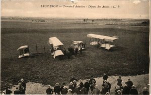 CPA LYON-Bron-Terrain d'Aviation-Depart des Avions (236123)