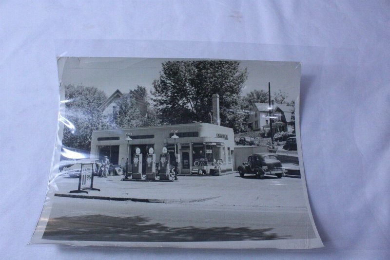 Ca. 1940's Black & White Original Photo Shell Gas Station Davis Service