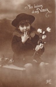 RP: Mes baisers et mes Voeux, Shy little boy holding roses, 1900-10s