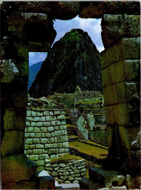 VINTAGE CONTINENTAL SIZE POSTCARD WINDOW OF THE SNAKES MACHUPICCHU PERU 1977