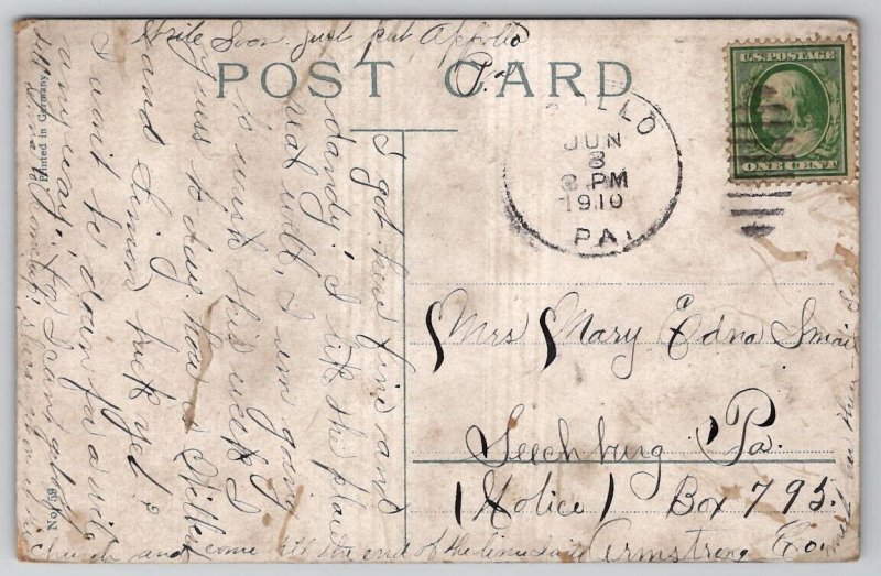 Romantic Valentine Couple A Token Of Affection Postcard B40