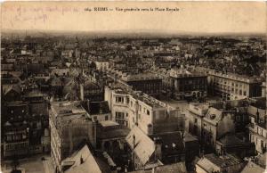 CPA REIMS - Vue générale vers la Place Royale (742105)