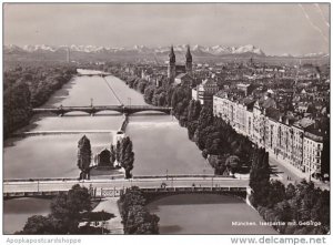 Germany Muenchen Isarpartie mit Gebirge 1954