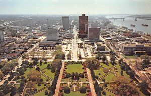 The LA Capitol Beautifully Landscape Front Garden and Downtown - Baton Rouge,...