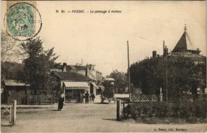 CPA PESSAC-Le Passage a niveau (28463)