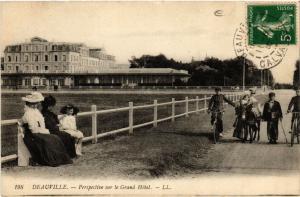 CPA DEAUVILLE - Perspective sur le Grand Hotel (515716)