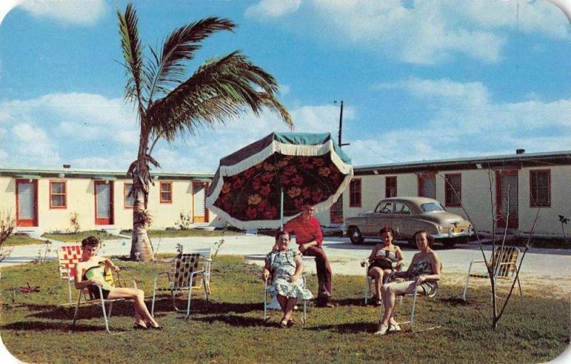 Dania Florida motel guests Beachway Motel courtyard vintage pc Z40335