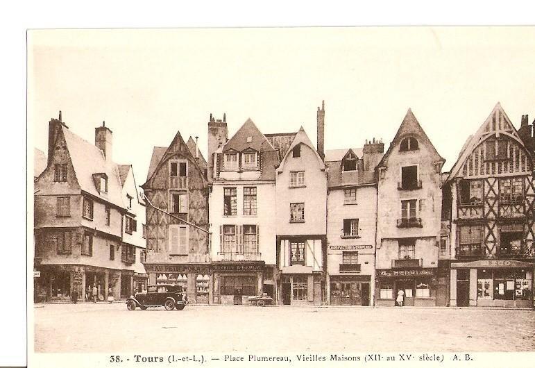 Postal 026795 : Tours, Place Plumereau, Vieilles Maison (XII au XV siecle)