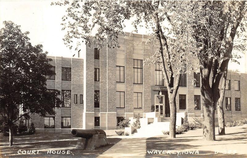 Waverly Iowa~Bremer County Court House~Cannon Displayed by Path~1940s RPPC D-323