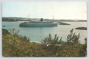Hamilton Harbour Bermuda~Great Sound~Ship Queen of Bermuda~1965 Postcard