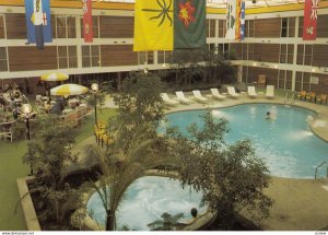 THUNDER BAY , Ontario, 1950-70's ; Red Oak Inn , Swimming Pool