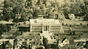 Postcard  RPPC View of  Court House in  Albany, OR.     aa2