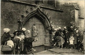 CPA Le Folgoet - Les Pelerins a la Fontaine le Jour du Pardon (1033429)