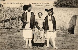 CPA BOURG-de-BATZ - Paludires et Paludiere Costumes d'autrefois (242794)