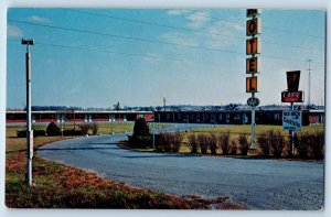 Cedar Rapids Iowa IA Postcard Sunrise Motel Building Exterior Trees 1960 Vintage